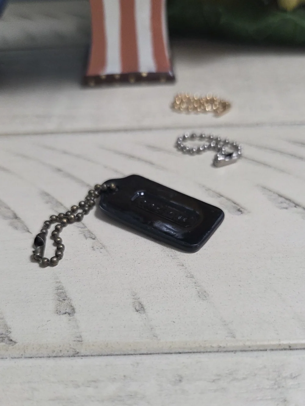 Coach black patent leather hangtag, Brass Hardware, Vtg. EUC